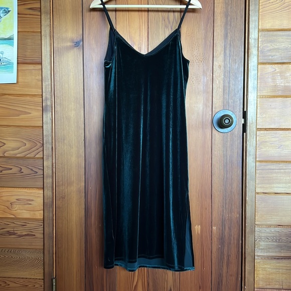 Sanctuary Green Velvet Slip Dress - Picture 2 of 9
